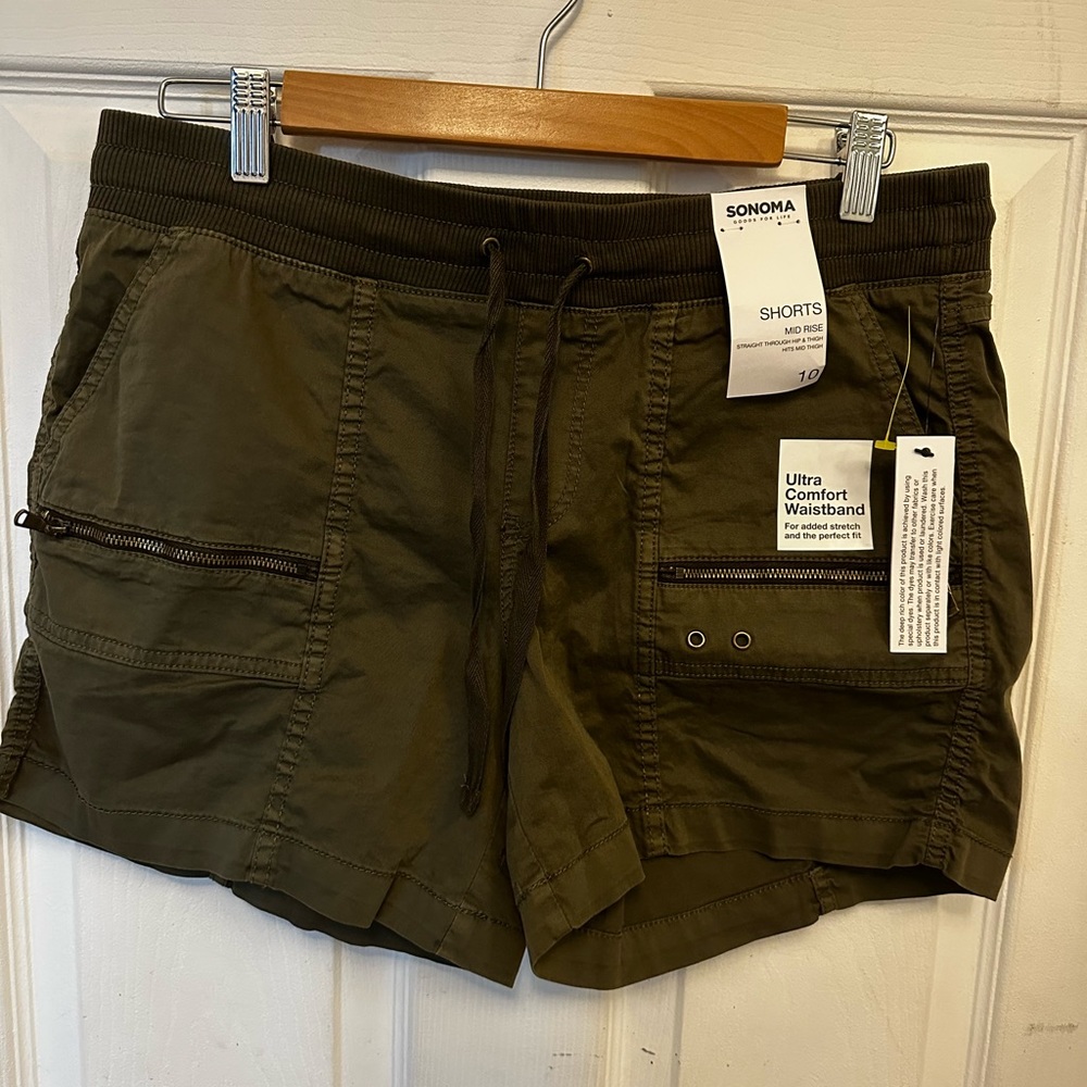 Sonoma green ultra comfort cargo shorts size 10. New
